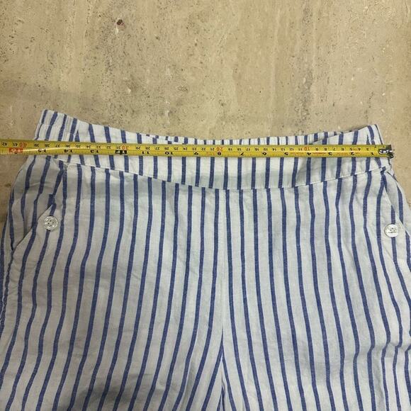Like new Women's Croft & Barrow® Breezy Linen Blend Soft Stripe Shorts Size M - Picture 8 of 10
